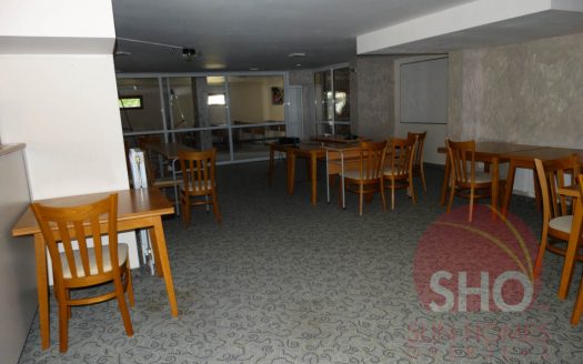 Furnished top floor 1 bed on Evergreen