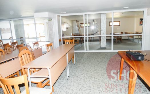 Furnished top floor 1 bed on Evergreen
