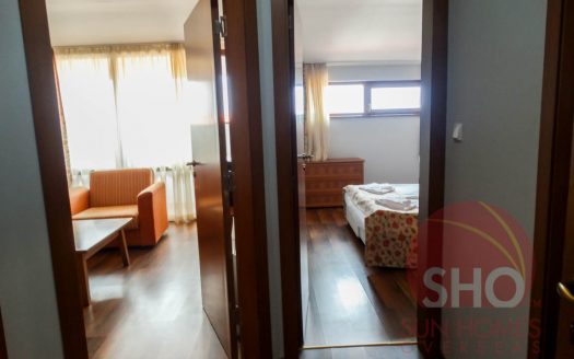 Furnished top floor 1 bed on Evergreen