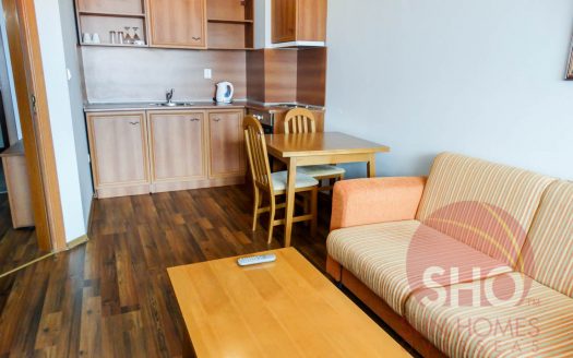 Furnished top floor 1 bed on Evergreen