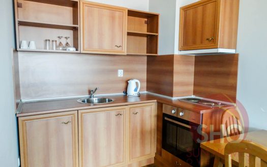 Furnished top floor 1 bed on Evergreen