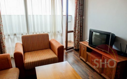 Furnished top floor 1 bed on Evergreen