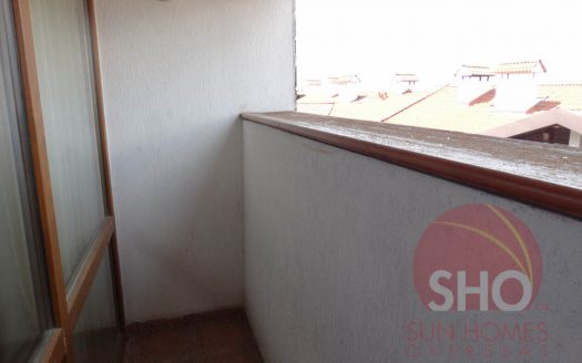 Furnished top floor 1 bed on Evergreen