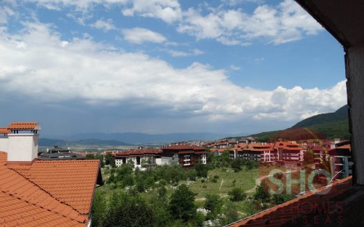 Furnished top floor 1 bed on Evergreen