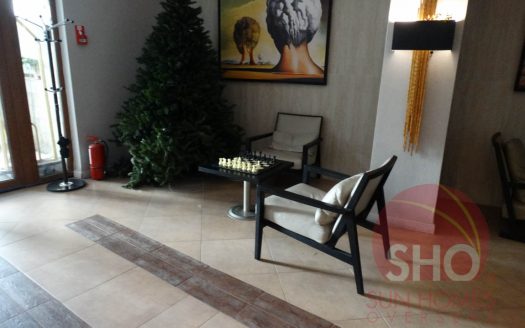 Furnished top floor 1 bed on Evergreen