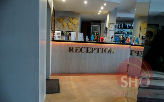 Furnished top floor 1 bed on Evergreen