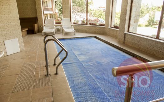 Furnished top floor 1 bed on Evergreen