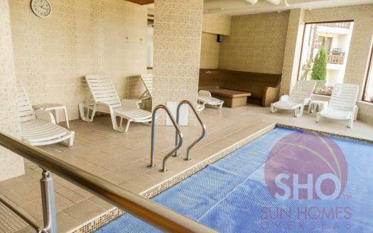 Furnished top floor 1 bed on Evergreen
