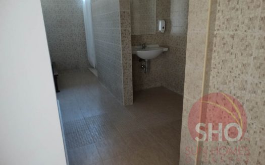 Furnished top floor 1 bed on Evergreen