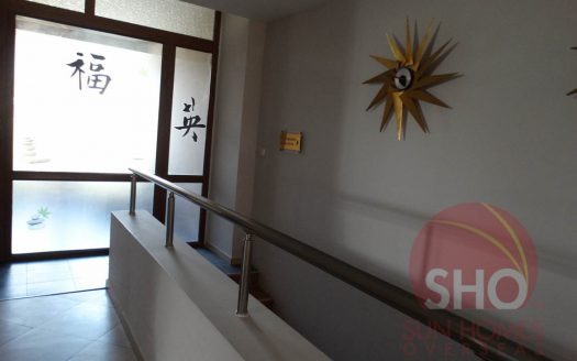 Furnished top floor 1 bed on Evergreen