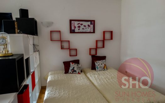 Furnished studio on Aspen Golf