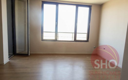 Brand new studio on Cornelia