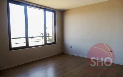 Brand new studio on Cornelia