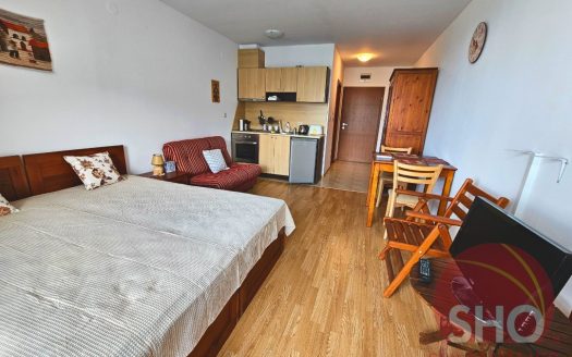 Home Furnished studio on Aspen Heights -Home